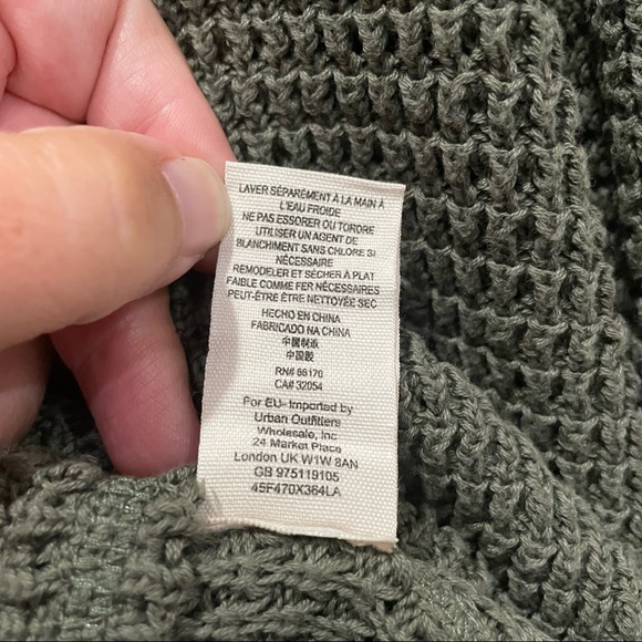 Free People Medium Olive Green Sunrise Cold Shoulder Cut Out Sweater 💯 Cotton R - Picture 8 of 8